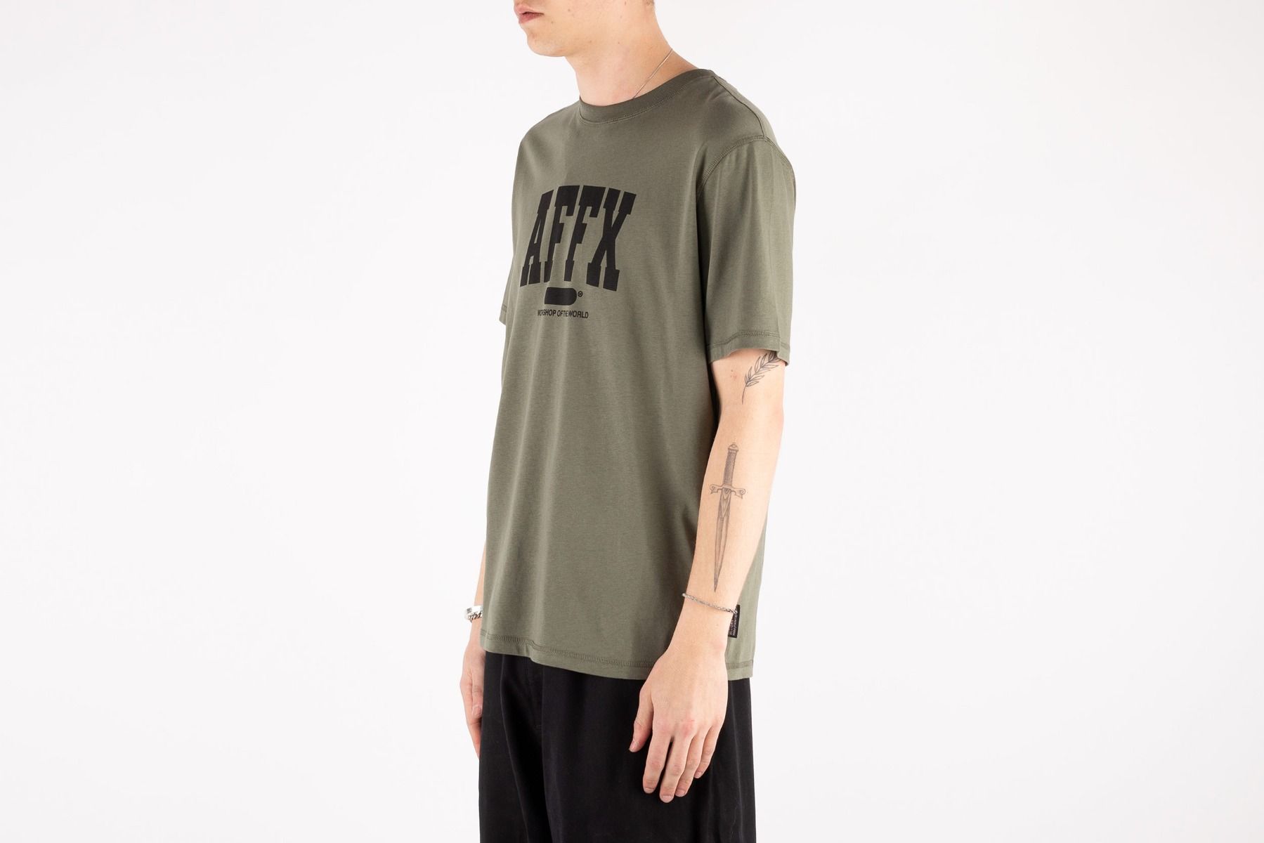 【AFFXWRKS】STANDARDISED T-SHIRT SOFT GREEN AFFXWRKS Varsity T Shirt