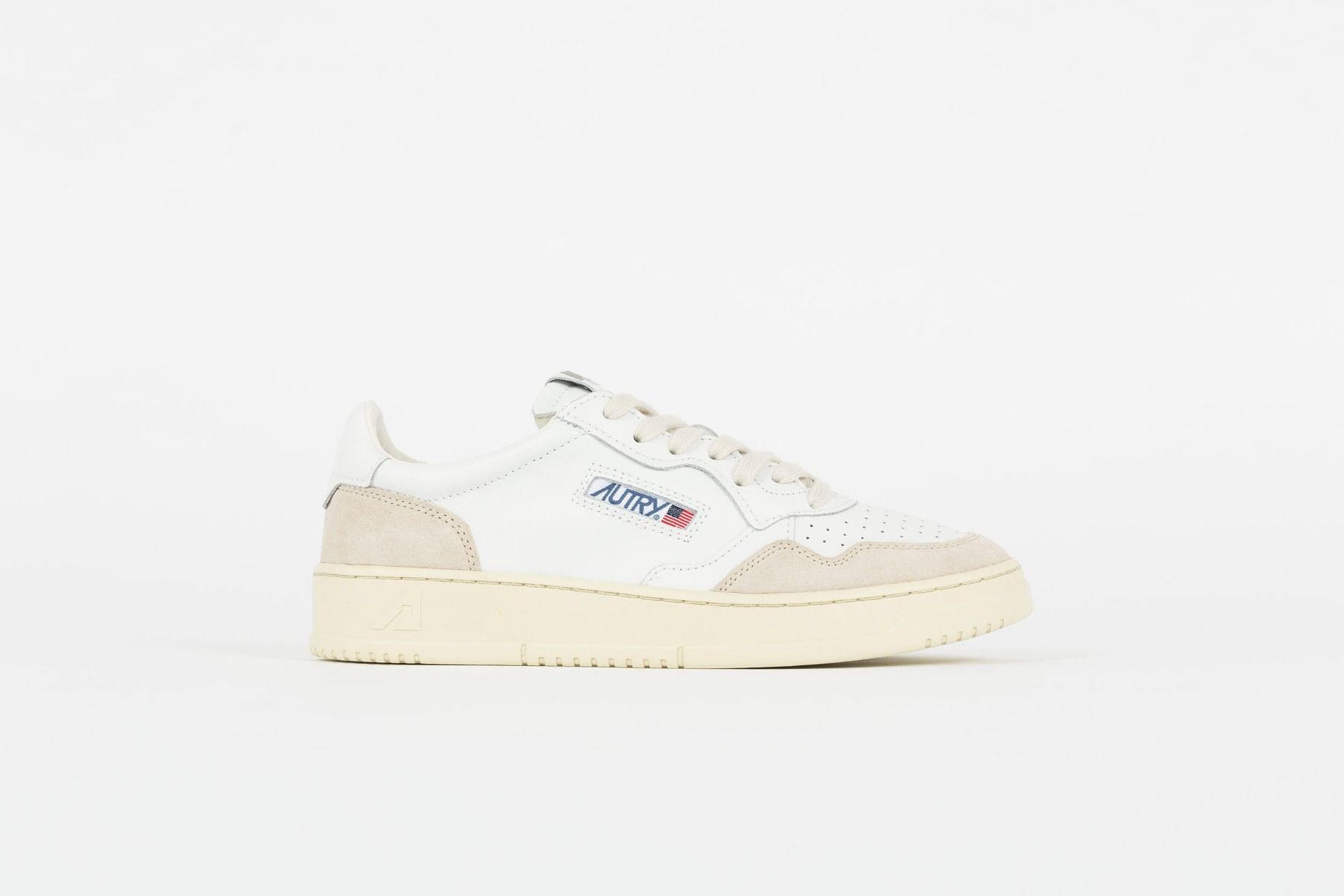 AUTRY AULWLS33WHITE 関税送料込 Buy Autry Medalist Low Suede White AULMLS33 - NOIRFONCE