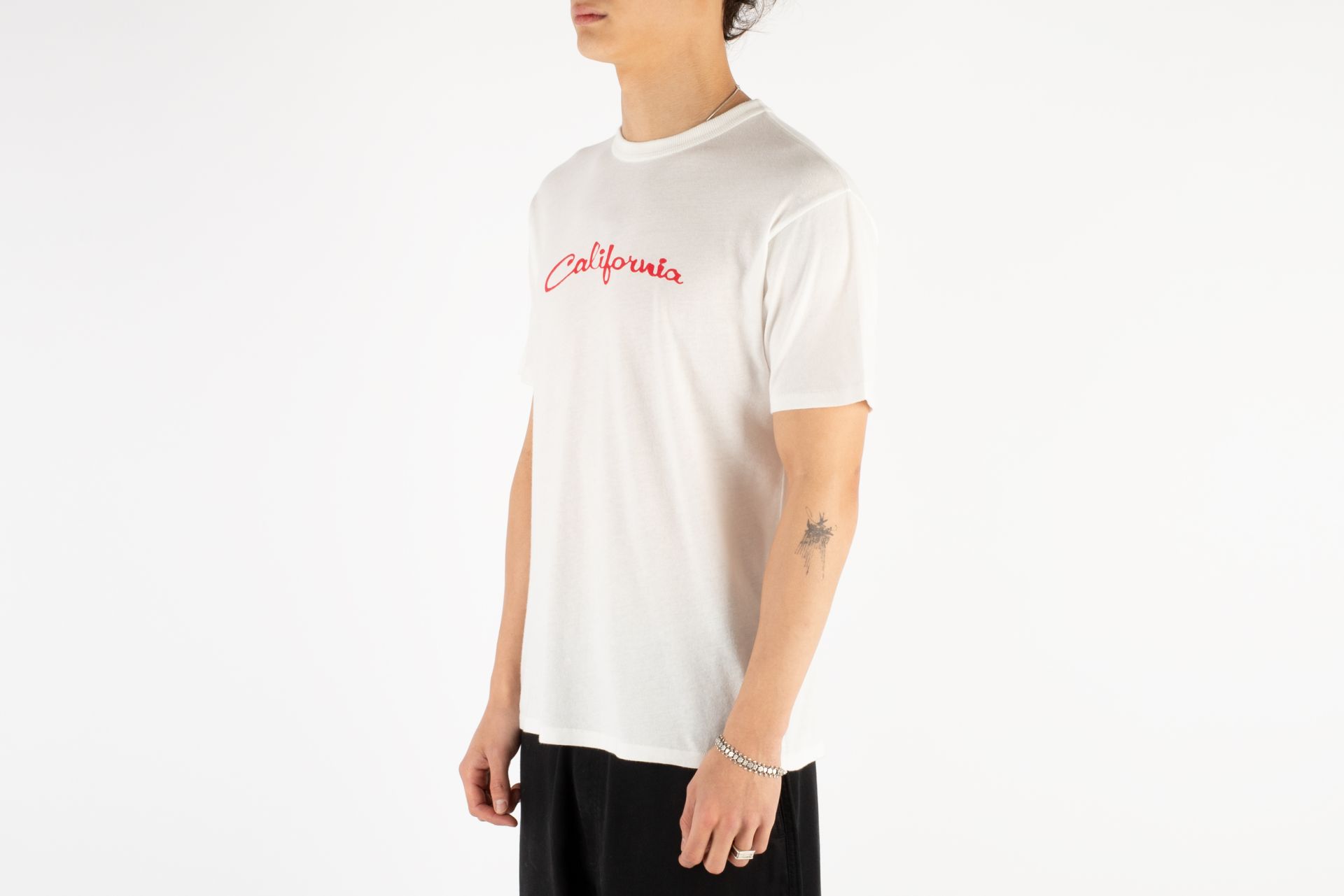 【関税込み】ERL ホワイト California シグネチャ Tシャツ ERL California Signature T-Shirt | Men & Women | SVD USA