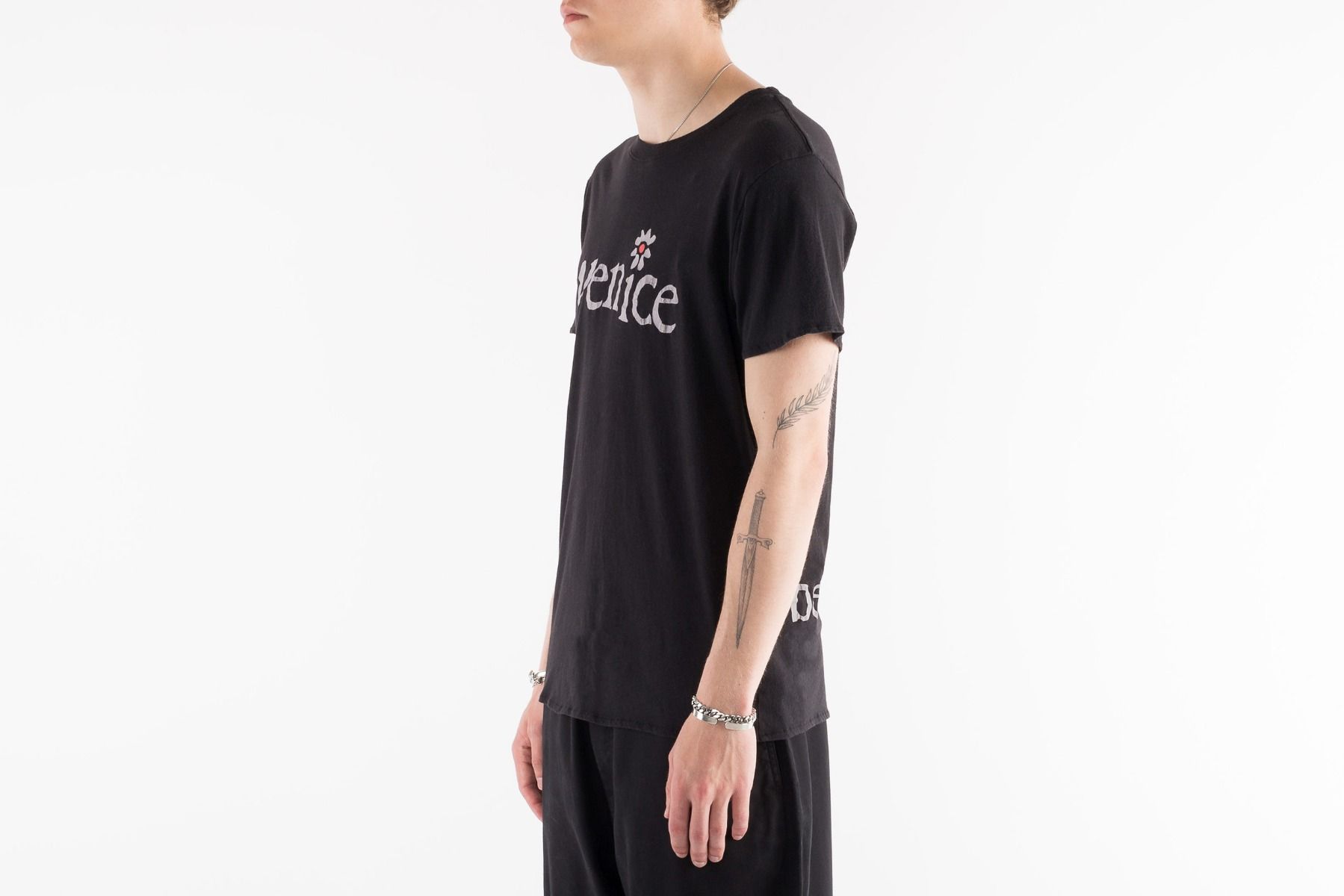ERL ブラック Tシャツ venice 【公式通販】